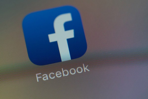 Activista de extrema derecha del Reino Unido elude la prohibición de Facebook de las amenazas de transmisión en vivo 1 Activista de extrema derecha del Reino Unido elude la prohibición de Facebook de las amenazas de transmisión en vivo