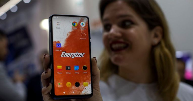 La batería / teléfono masivo de Energizer demuestra un éxito viral: el éxito del crowdfunding 1 La batería / teléfono masivo de Energizer demuestra un éxito viral: el éxito del crowdfunding