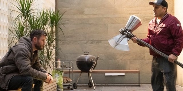 Russo Brothers comparte la práctica de "Going for the Head" con Chris Hemsworth 1 Russo Brothers comparte la práctica de quotGoing for the Headquot