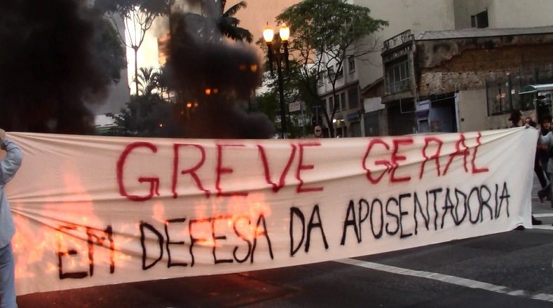 Miles de trabajadores realizan paro nacional y manifestaciones en Brasil 2 Miles de trabajadores realizan paro nacional y manifestaciones en Brasil