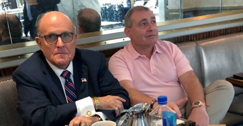 Arrestan a dos socios del abogado personal de Trump, involucrados en el caso Ucrania 1 Arrestan a dos socios del abogado personal de Trump, involucrados en el caso Ucrania