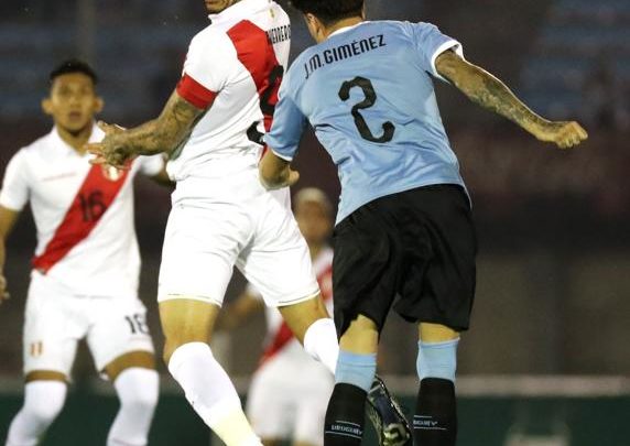 Giménez y Herrera tuvieron mucho trabajo con Uruguay México 1 Giménez y Herrera tuvieron mucho trabajo con Uruguay México