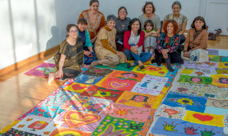 Sanar desde el arte; mujeres elaboran manta gigante contra la violencia de género 1 1579477795 Sanar desde el arte mujeres elaboran manta gigante contra la