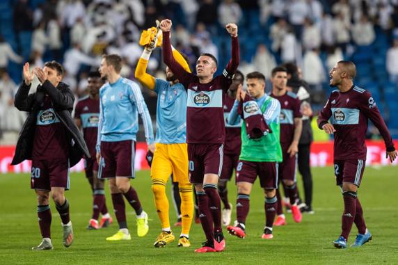 La mejor versión de Iago Aspas 2 Iago Aspas festeja con la afición viguesa el meritorio empate (2-2) de la pasada jornada en el Bernabéu