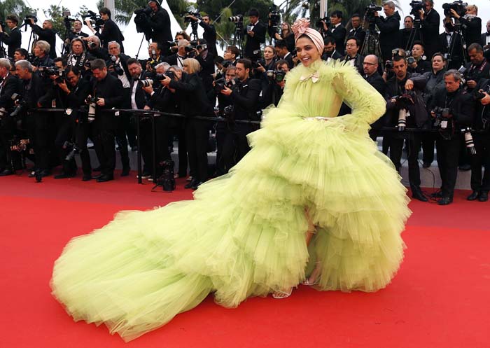 Penélope Cruz acapara los focos en la arriesgada alfombra roja de ‘Dolor y gloria’ en Cannes 9 1586755942 612 Penelope Cruz acapara los focos en la arriesgada alfombra roja
