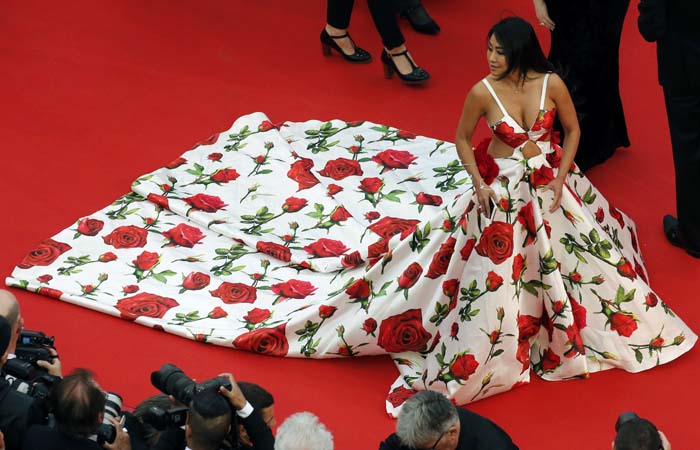 Penélope Cruz acapara los focos en la arriesgada alfombra roja de ‘Dolor y gloria’ en Cannes 16 1586755945 576 Penelope Cruz acapara los focos en la arriesgada alfombra roja