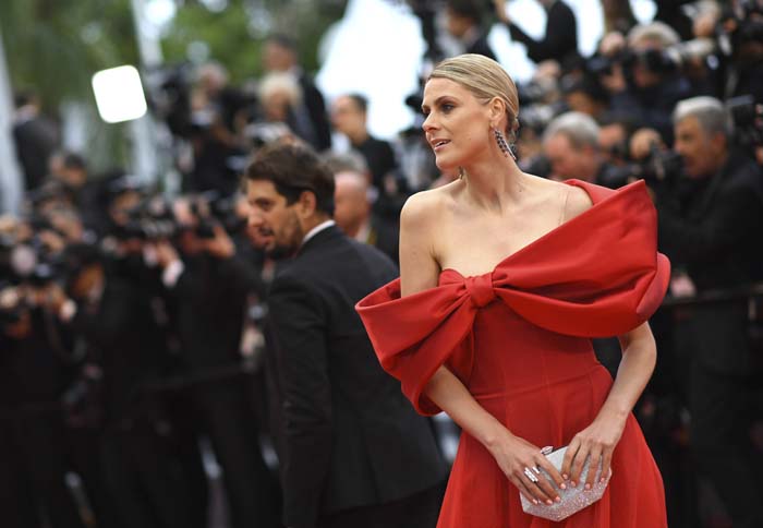 Penélope Cruz acapara los focos en la arriesgada alfombra roja de ‘Dolor y gloria’ en Cannes 15 1586755945 97 Penelope Cruz acapara los focos en la arriesgada alfombra roja