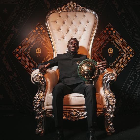 Ballonbuwa, el mago que hay en Sadio Mané 2 Sadio Mané recibió en enero de 2020 su primer Balón de Oro de África