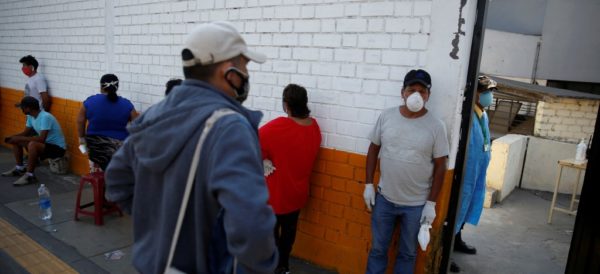 Cientos de peruanos desafían la cuarentena en caravana por su país 1 Cientos de peruanos desafían la cuarentena en caravana por su país