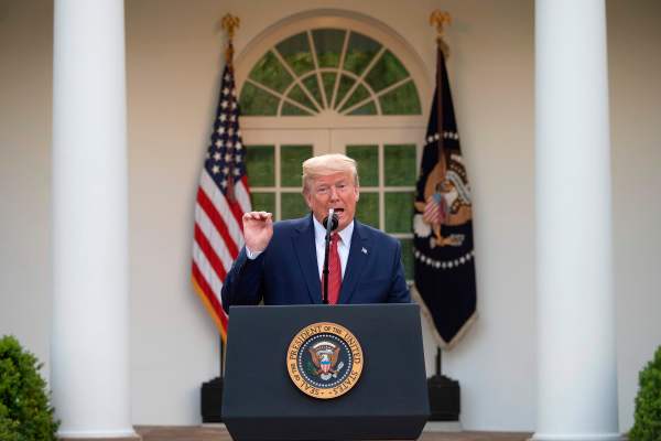 En Facebook, el próximo reclamo de voto falso de Trump vendrá con una etiqueta de información 1 El entusiasmo de Trump por las protestas de bloqueo del estado pone a prueba las nuevas políticas COVID-19 de Twitter y Facebook