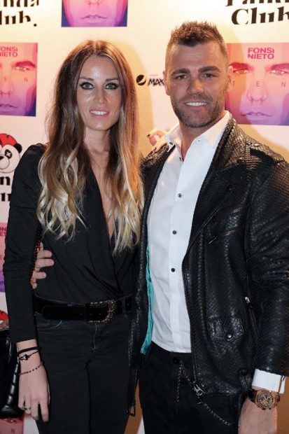 La tragedia le golpea de nuevo, fallece su padre Alfonso González tras hacerlo su abuela por coronavirus 2 Fonsi Nieto y Marta Castro