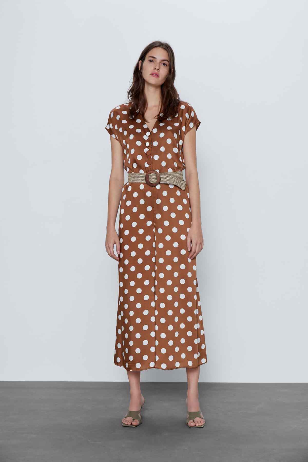 Los 7 ‘must’ clave de las rebajas de Zara para 3 looks PER-FEC-TOS 3 Mono de lunares de Zara / Zara