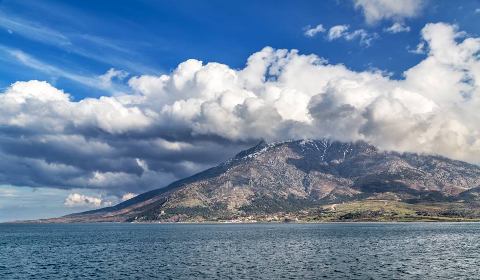 Corfú desde el sofá 9 Vista de la isla de Samotracia (Grecia), en una esquina nororiental del Egeo.