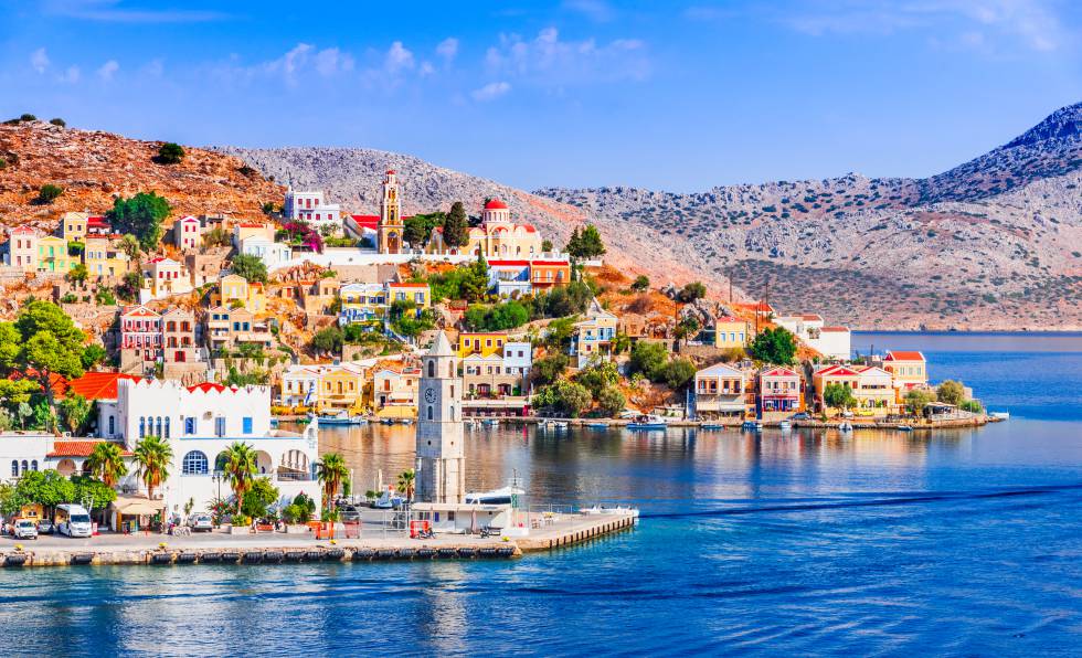 Corfú desde el sofá 6 El puerto de Gialos, en la isla griega de Symi.
