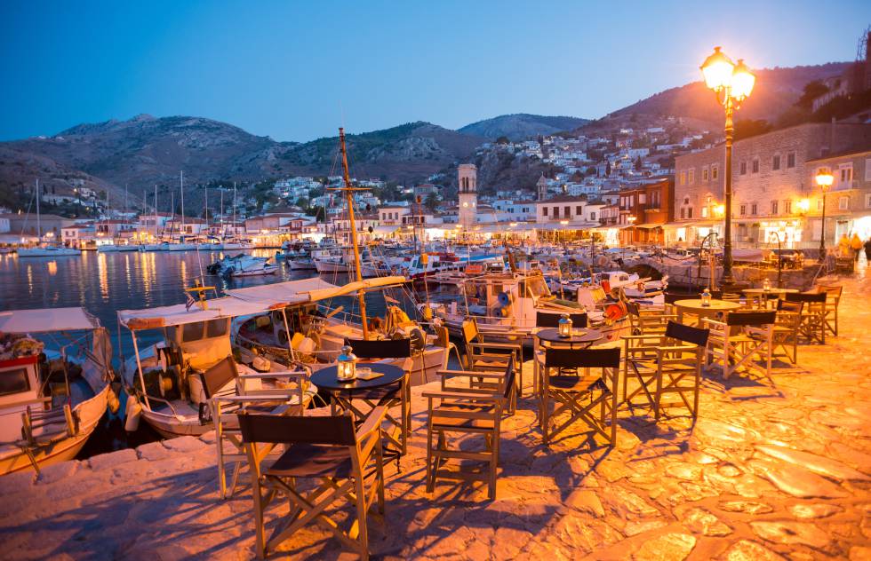 Corfú desde el sofá 2 El puerto de la ciudad de Hidra, una de las islas del Golfo Sarónico a media hora en ferri de Atenas (Grecia).