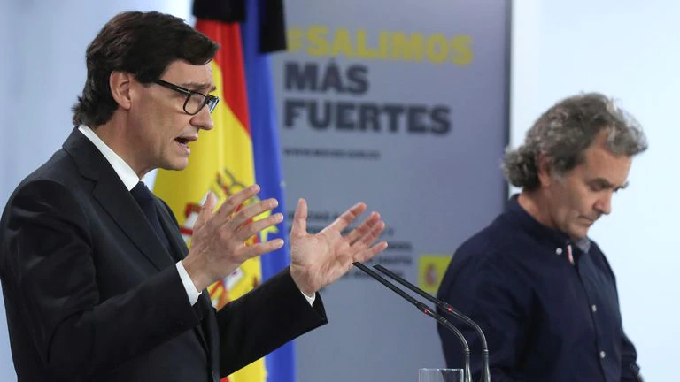 José Manuel Franco: “La causa del 8-M estaba dirigida a erosionar al Gobierno” 2 El Ministro de Sanidad, Salvador Illa (a la izquierda), y el director del Centro de Coordinación de Alertas y Emergencias Sanitarias, Fernando Simón, este viernes.