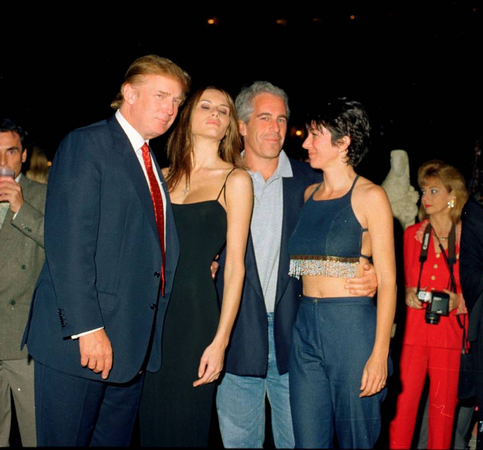 Detenida Ghislaine Maxwell, amiga de Jeffrey Epstein, por colaborar en el tráfico sexual de menores 2 Donald y Melania Trump, junto a Jeffrey Epstein y Ghislaine Maxwell, en Florida (EE UU), en 2000.