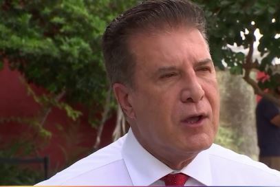 “Huele a muerto”: protestan por contenedor con supuestos cadáveres en Florida 1 “Huele a muerto” protestan por contenedor con supuestos cadaveres en