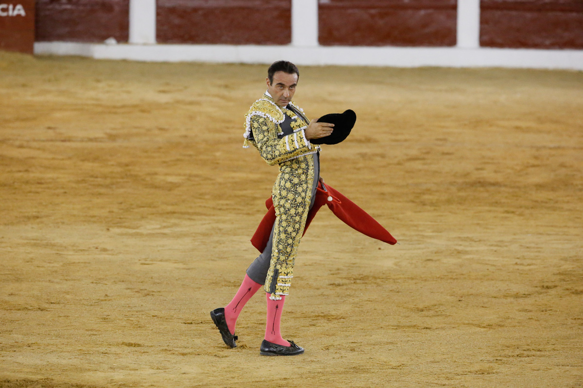Enrique Ponce, sufre una cogida en el Puerto de Santa María 2 Enrique Ponce