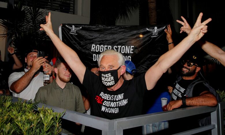 Trump conmuta la sentencia de prisión a su amigo y exasesor Roger Stone 1 Trump conmuta la sentencia de prisión a su amigo y exasesor Roger Stone