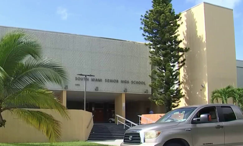 Arrestan a estudiante relacionado con ciberataques a escuelas públicas de Miami-Dade 1 1599178770 Arrestan a estudiante relacionado con ciberataques a escuelas publicas de
