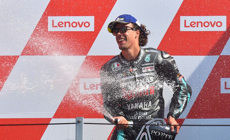 Beatriz Neila, una española a toda pastilla 2 Franco Morbidelli celebra la victoria en el podio del circuito de Misano.