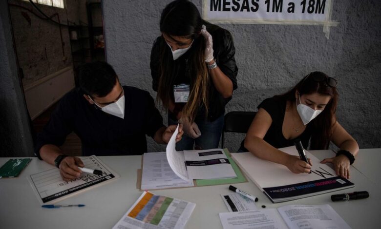 “Parte de los jóvenes en Chile no tiene conciencia de cuán fácil es perder la democracia” 1 1603734615 Parte de los jovenes en Chile no tiene conciencia de