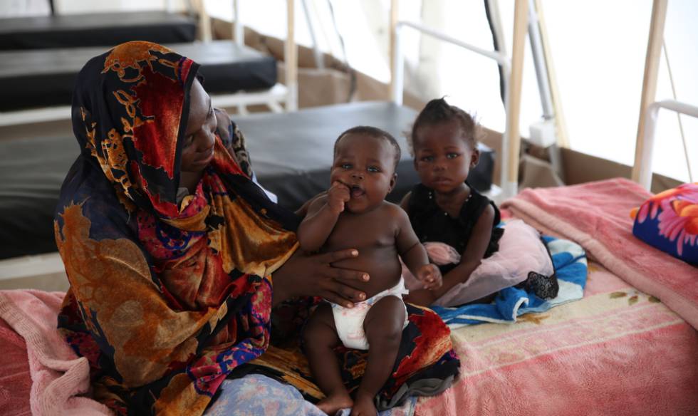 Druidesas y súper alimentos 3 Hawraa, de 27 añsos, tiene dos hijas, y una de ellas sufre malnutrición aguda severa con complicaciones médicas.