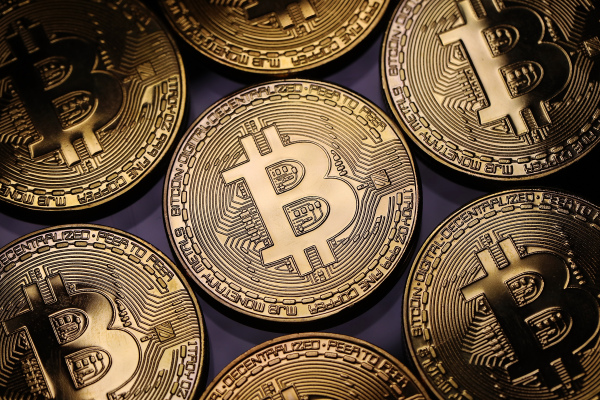 El mercado criptográfico se sumerge con Bitcoin a la cabeza 1 Coinbase le permite retirar fondos a su tarjeta de débito