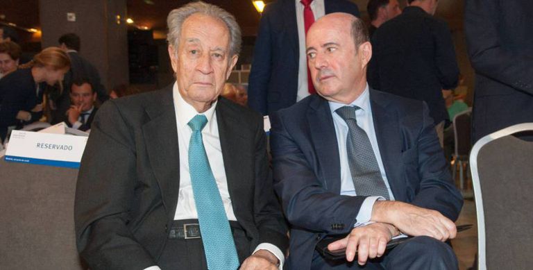 El juez del ‘caso Lezo’ archiva la causa abierta contra Villar Mir 2 A la izquierda, Juan Miguel Villar Mir, expresidente de OHL, en una imagen de archivo.