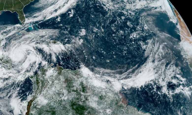 Eta se intensifica a categoría 4 y avanza hacia Nicaragua 1 Eta se intensifica a categoría 4 y avanza hacia Nicaragua