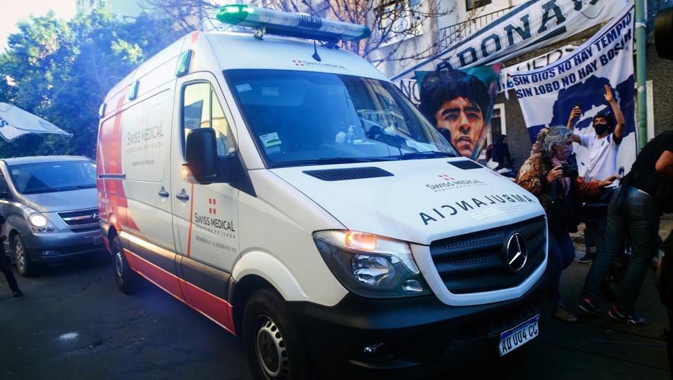 Maradona, trasladado a la clínica donde será operado 1 Maradona trasladado a la clinica donde sera operado