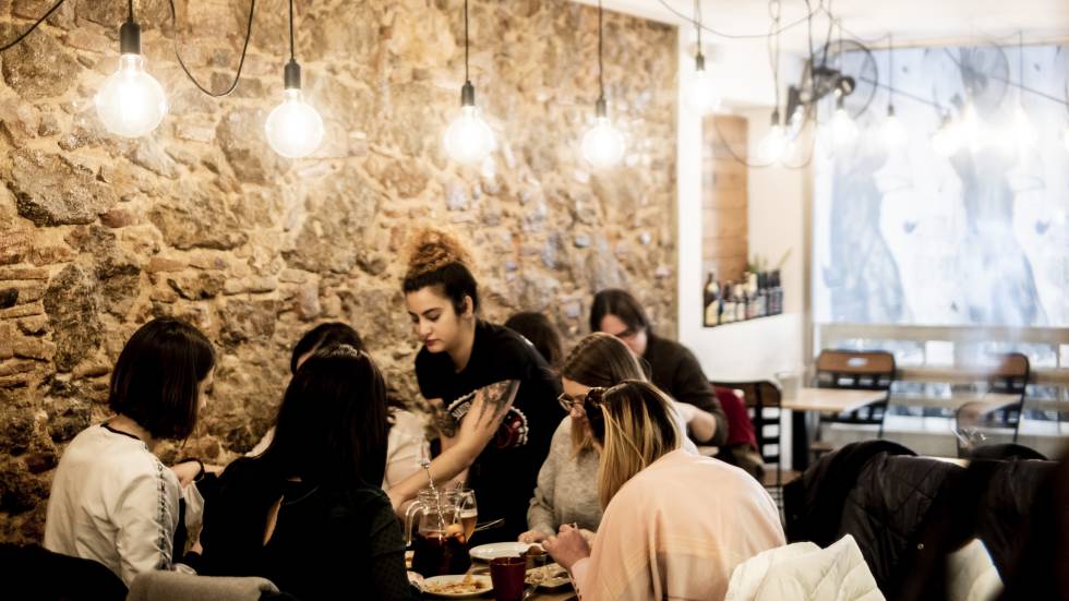 Una vuelta al mundo entre dos rebanadas 2 El local de Croq & Roll, un pequeño restaurante del barrio de Gràcia de Barcelona.