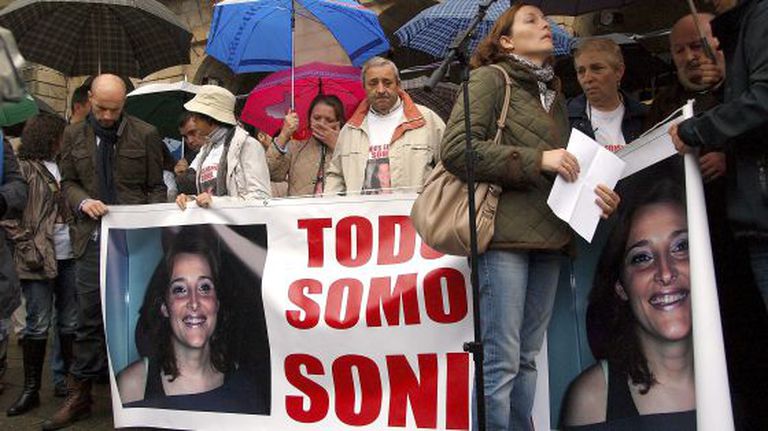 Sonia Iglesias: muerte sin cuerpo 2 Familiares y amigos de Sonia Iglesias se manifiestan en 2010.