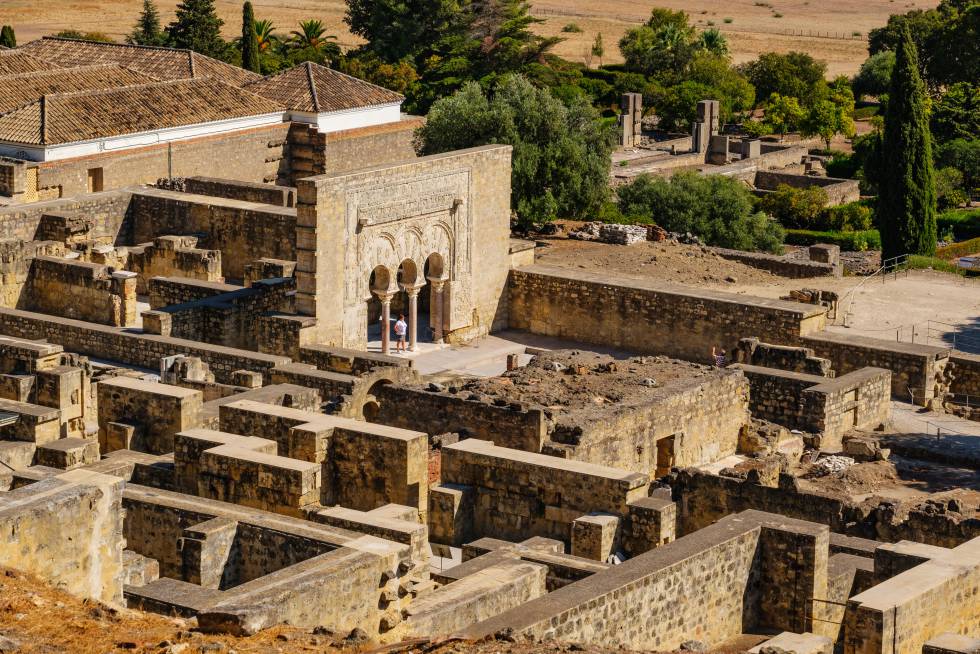 Córdoba en verde: jardines, senderos, patios y laberintos 4 El complejo arqueológico de Medina Azahara, patrimonio mundial, a pocos kilómetros de la ciudad de Córdoba.