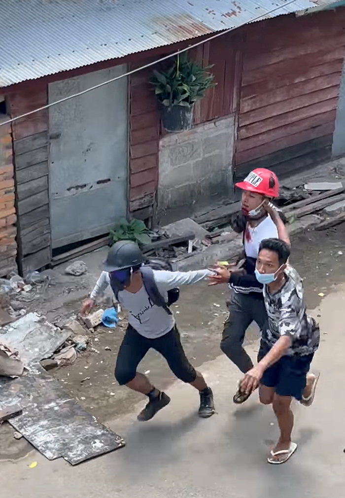 Estados Unidos ordena a todos sus funcionarios que no son de emergencia que abandonen Myanmar 2 1617018892 117 Miles salen a las calles de Myanmar tras asesinato de