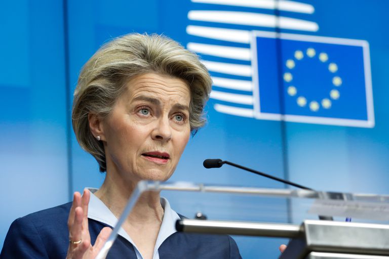 Bruselas presentará este mes su propuesta de pasaporte de vacunación 2 La presidenta de la Comisión Europea, Ursula von der Leyen, en una rueda de prensa el pasado 26 de febrero.