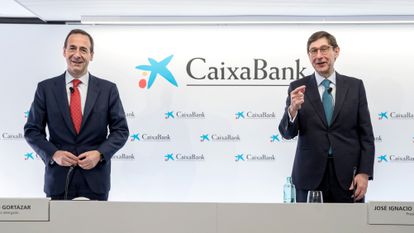 CaixaBank culmina su fusión y se erige en el líder bancario español 2 El nuevo presidente de CaixaBank, José Ignacio Goirigolzarri, (d) y el consejero delegado de la entidad, Gonzalo Gortázar (i), este viernes.