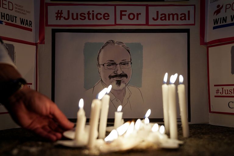 El editor de ‘The Washington Post’ acusa a Biden de dejar impune el asesinato del periodista Khashoggi 2 Una vigilia en Washington en memoria del periodista asesinado Jamal Khashoggi, el pasado 2 de octubre de 2019, al cumplirse un año de la muerte.