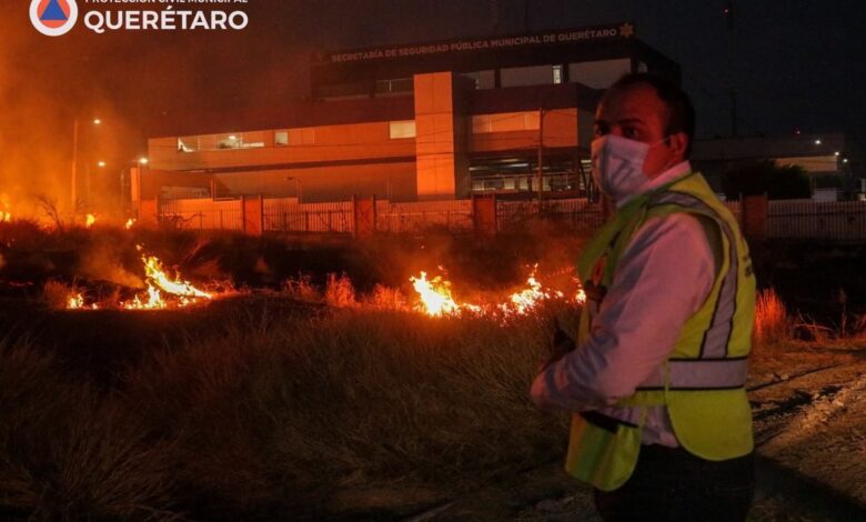 Incendio dentro de la Prepa Norte de la UAQ, bomberos sofocan el incendio 1 Incendio dentro de la Prepa Norte de la UAQ, bomberos sofocan el incendio