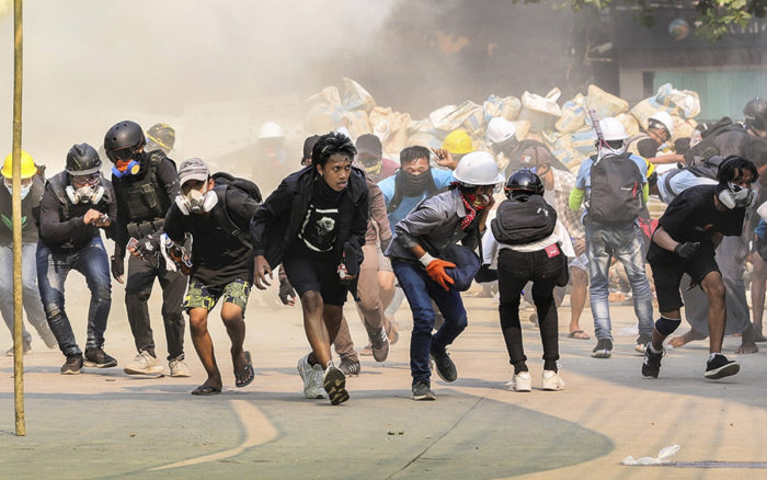 Estados Unidos ordena a todos sus funcionarios que no son de emergencia que abandonen Myanmar 1 La Unión Europea anuncia sanciones por el golpe militar y la represión en Myanmar