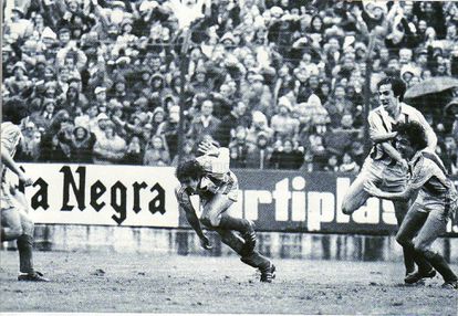 El Real Madrid, contra su historia 2 Zamora celebra en Gijón el gol que le da la Liga a la Real en la 80/81.