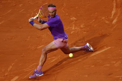 Las razones de Nadal para creer (otra vez) de cara a Roland Garros 2 Nadal se desliza durante la final contra Djokovic.
