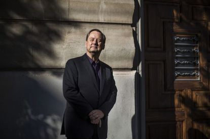 Los talones de Aquiles de internet: ¿es posible un apocalipsis digital? 3 Paul V. Mockapetris (Boston, Massachusetts, 1948), informático americano y pionero de Internet, quien, junto con Jon Postel, inventó el Sistema de nombres de dominio (DNS) en 1983.