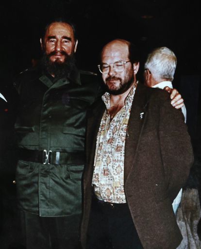 El hombre que dirigió la carrera de Joaquín Sabina durante 22 años vive en la pobreza y la soledad 4 Paco Lucena con Fidel Castro en La Habana en 1994, en una de las tres vences en las que se vieron. Foto cedida por Paco Lucena.