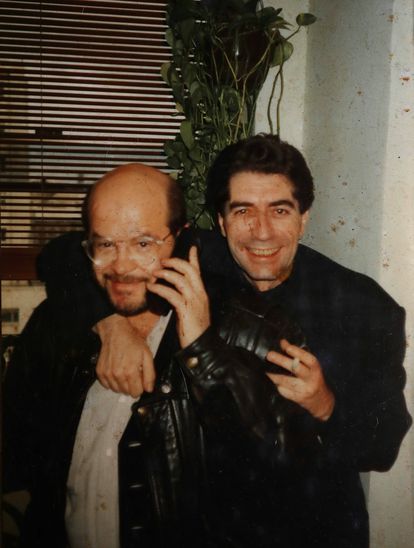 El hombre que dirigió la carrera de Joaquín Sabina durante 22 años vive en la pobreza y la soledad 5 Lucena y Sabina en 1992. Foto cedida por Paco Lucena.