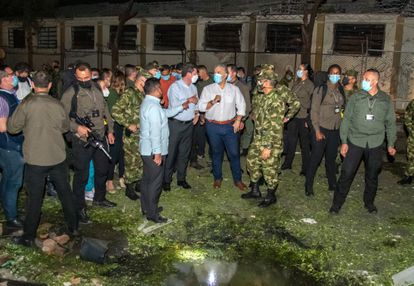 El presidente Iván Duque en la base militar atacada en Cúcuta, el martes.