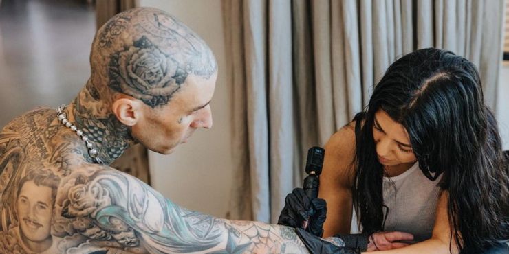 KUWTK: Travis Barker vuela en un avión por primera vez desde el accidente de 2008 2 KUWTK Kourtney comparte momentos de union con sus hijos y.5