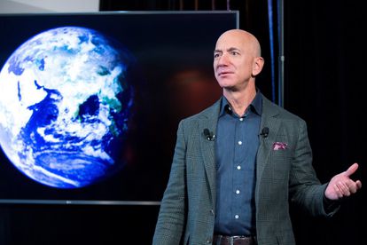 Los asientos junto a Bezos y su hermano en el viaje espacial de la ‘New Shepard’ se venden por 28 millones de dólares 2 El magnate estadounidense Jeff Bezos, fundador de Amazon y de Blue Origin, la empresa dueña de 'New Shepard', la nave con la que viajará al espacio con turistas en julio.