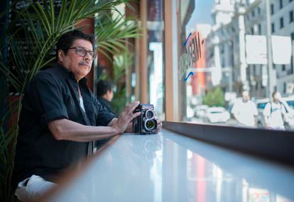 Heroína, pijos, Ibiza y una cámara Rolleiflex: la vida retratada de Luis Baylón 3 El fotógrafo Luis Baylon, el miércoles en Madrid.